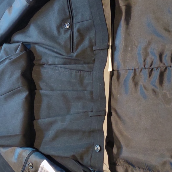 Premium Executive PIN STRIPE Suit by GERALD AUSTIN OF BOND STREET. 44L - Picture 9 of 16